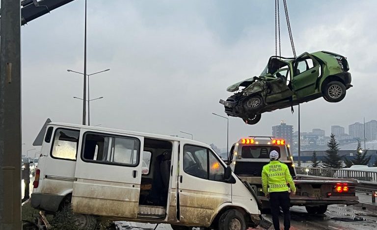 Trafik Kazasında Ağır Yaralanan Öğretmen Hayatını Kaybetti
