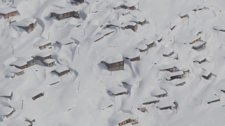 Kar 3 Metreyi Aştı, Evler Kayboldu