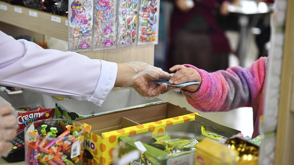 İstanbul’da İhtiyaç Sahibi Öğrencilere Aylık 2 Bin Lira Kantin Desteği