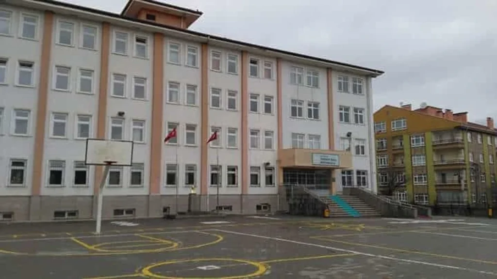 Benim Çocuğumu Uyaramazsın Diyen Veli Okulu Bastı